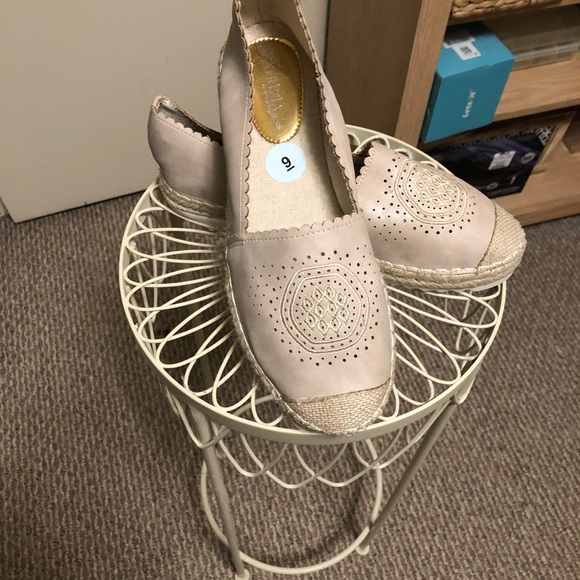 Patrizia by Spring Step tan Espadrilles - Picture 3 of 4